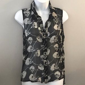 Sleeveless  collared sheer 1/4 button front shirt